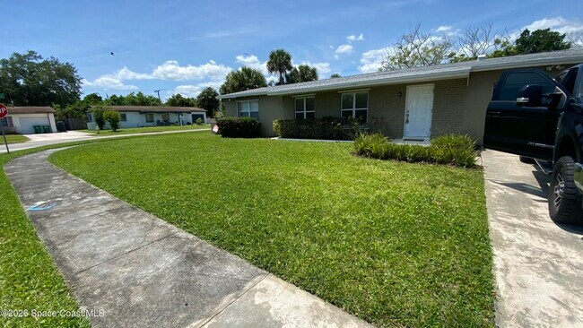 Foto del edificio - 2125 Emerald Ct