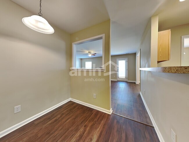 Foto del edificio - 1528 Pebble Ridge Dr