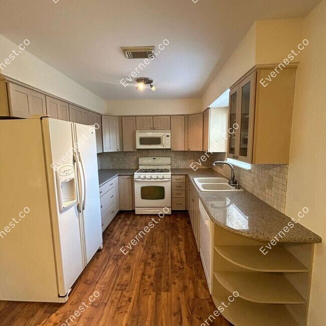 Building Photo - 7609 Scenic Brook Dr