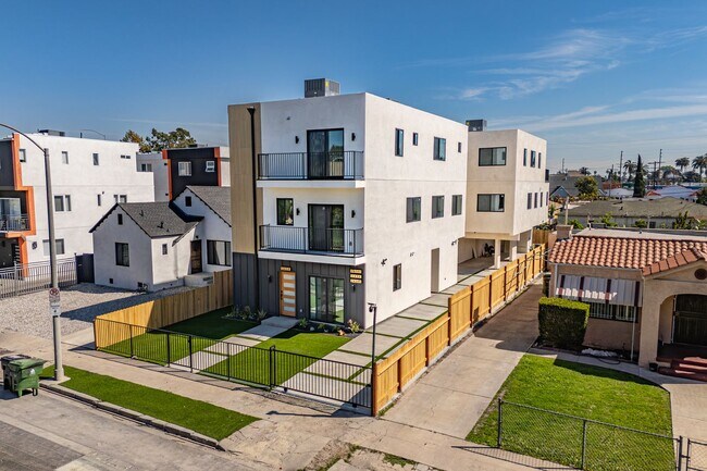 Foto del edificio - 2424 S West View St