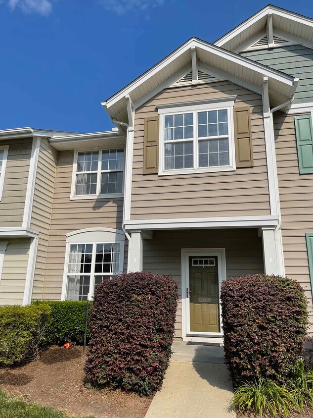 Very clean and well maintained front entrance - 412 Colwick Ln