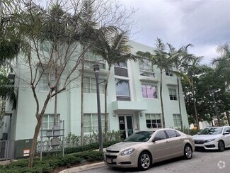 Building Photo - 805 SE 3rd Ave
