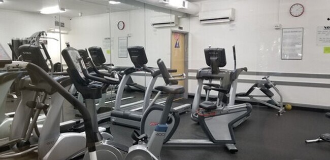 Foto del edificio - Spacious 1-bed 1-bath condo now available ...