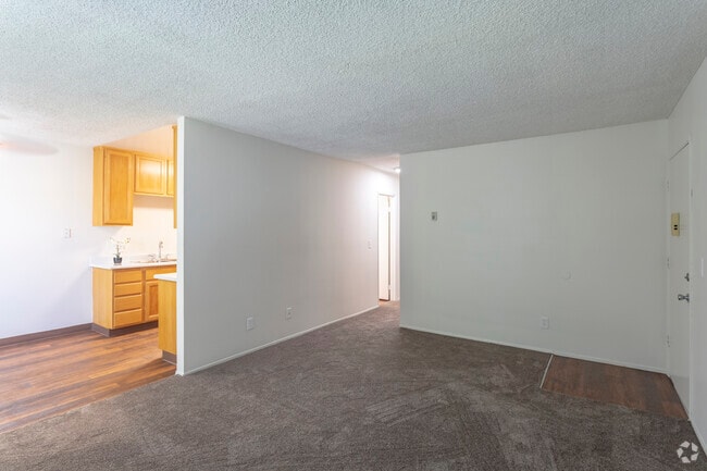 2 BR, 1 BA - 900 SF - The Courtyards *$500 Off *