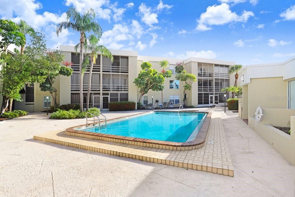Foto principal - 2302 S Manhattan Ave