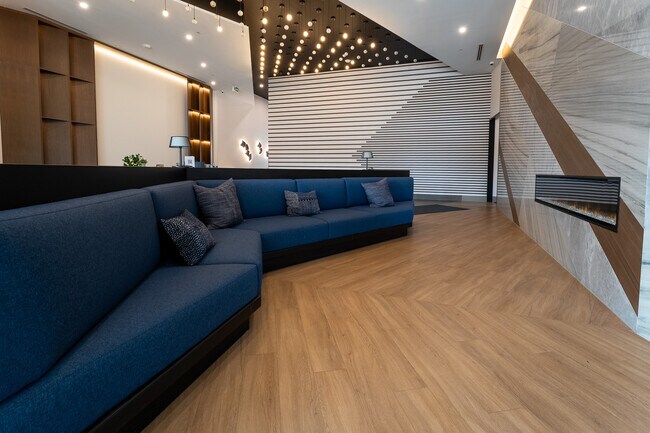 Building Photo - 1037 The Queensway