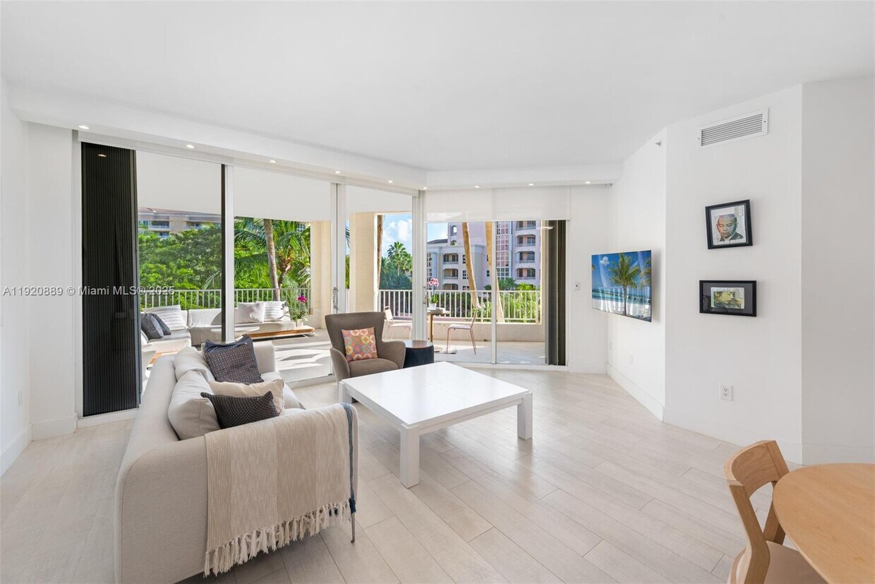 Foto principal - 715 Crandon Blvd