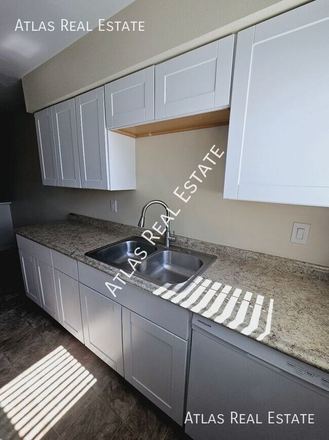 Foto del edificio - ONE MONTH FREE!! Great 2 bedroom NOW Avail...