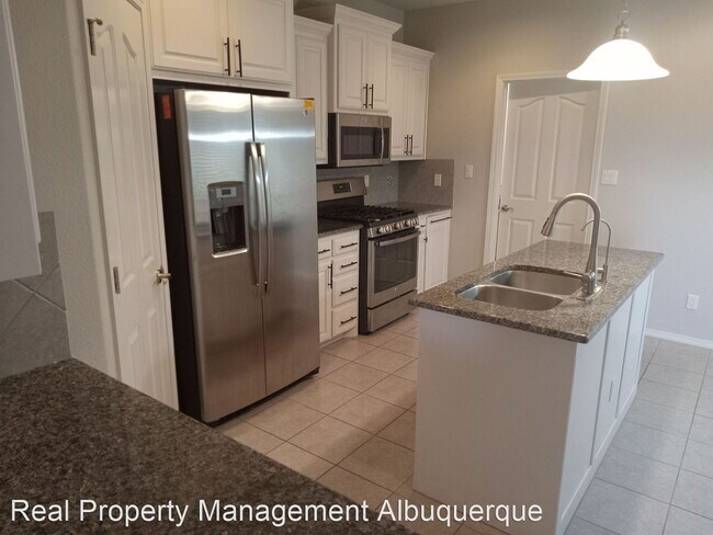 Foto del edificio - 3 br, 3 bath House - 6909 Papaya St NE