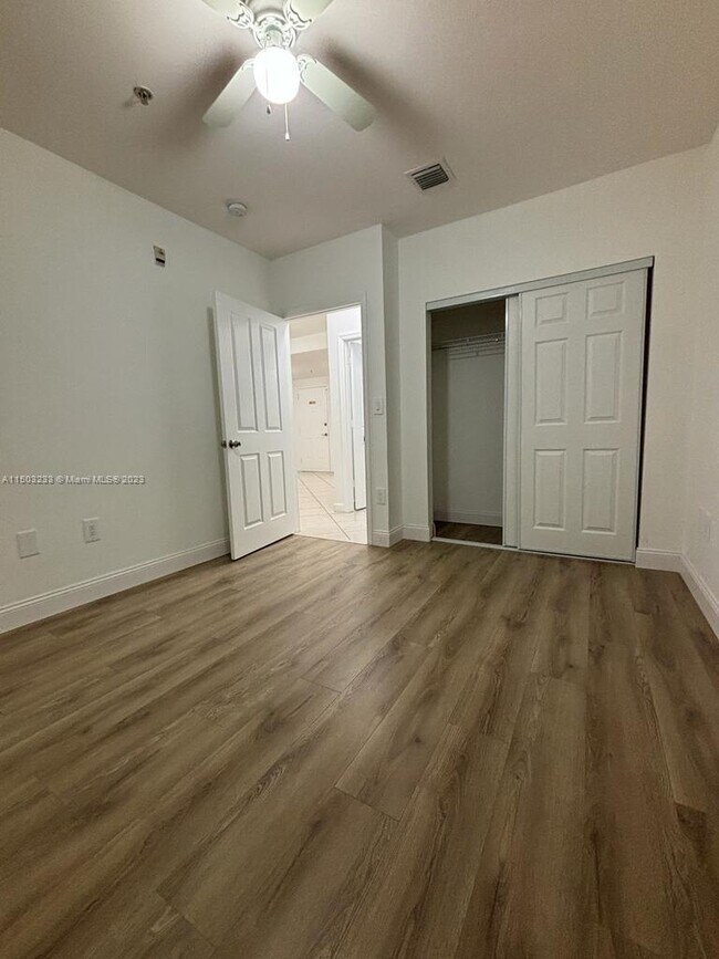Foto del edificio - 2280 SW 32nd Ave