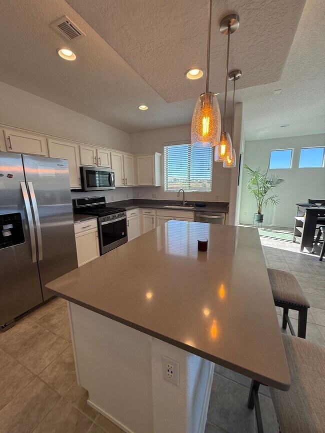 Foto del edificio - Villas de Los Soleras - Pristine 3 bdr, 2 1/2 bath Townhome, 2 car garage & Views!