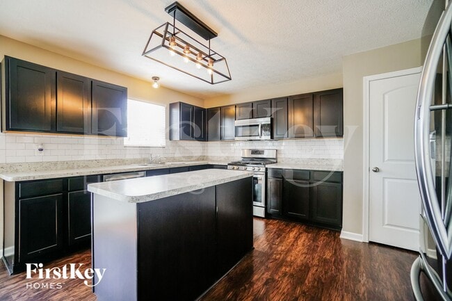 Foto del edificio - 270 Cloverhill Dr