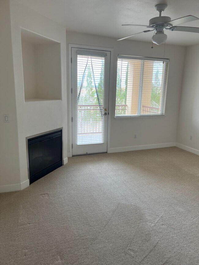 Building Photo - ONE BEDROOM UNIT AT THE PHOENICIAN IN ROSE...