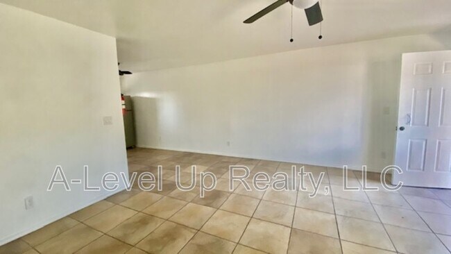 Building Photo - 1025 S Santa Rita Ave