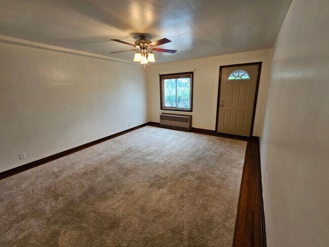 Living Room - 404 Richland Ave