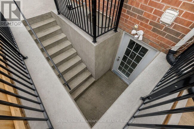Photo du bâtiment - 1603 Hume Way