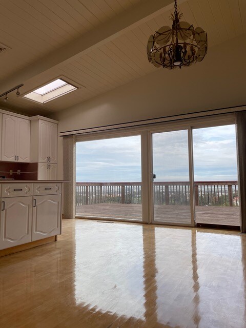 Building Photo - 985 Larkspur Dr
