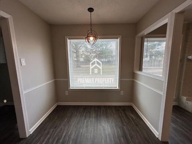 Building Photo - 4105 Meadow Creek Rd