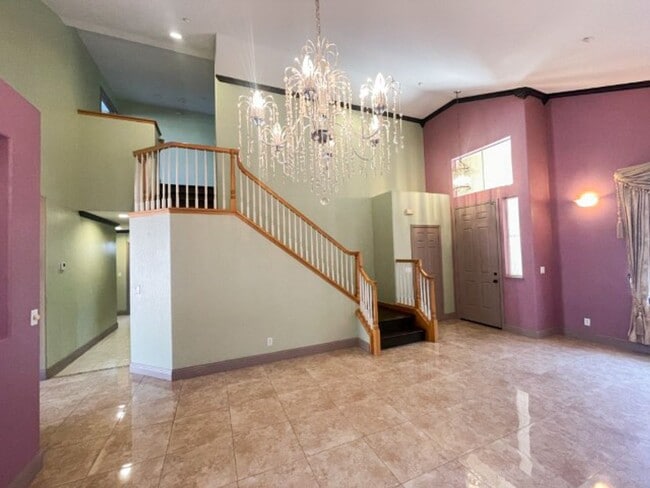 Building Photo - Stunning 4-bedroom 3 bathroom 2114sqft hom...