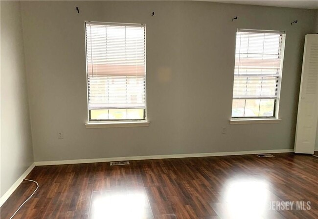 Building Photo - 536 Manchester Ct