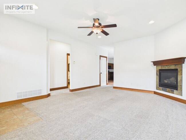 Foto del edificio - 1169 Forestglen Dr