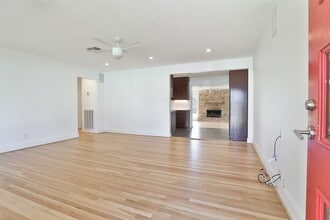 Building Photo - 4613 Libbey Dr