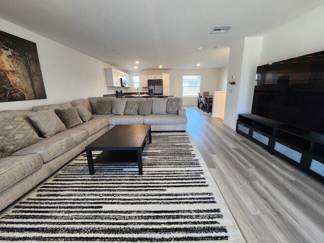Foto del edificio - Charming 3BR/2.5BA Home in Las Vegas – Uti...