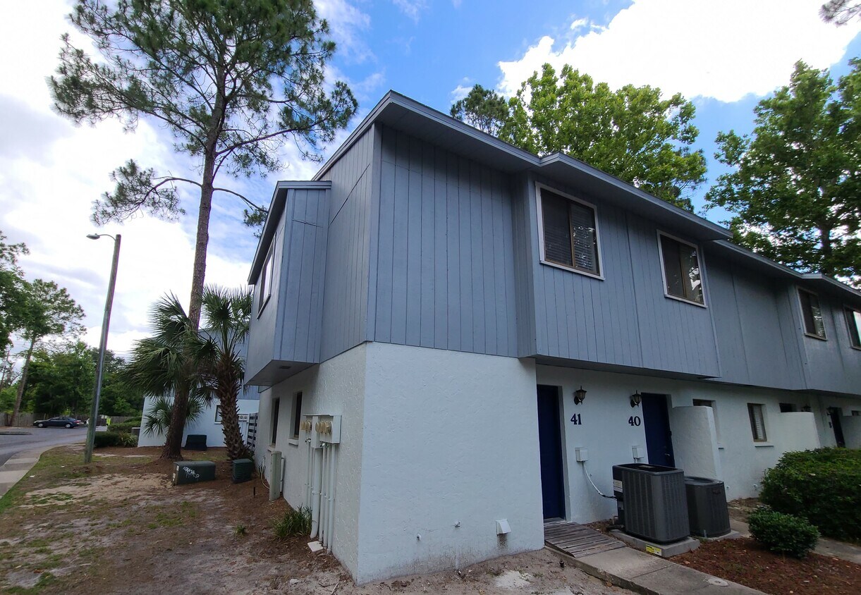Primary Photo - 3600 SW 19th Ave