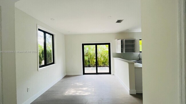 Building Photo - 400 Giralda Ave