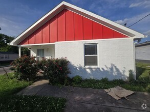 Building Photo - 1528 16th Ave N