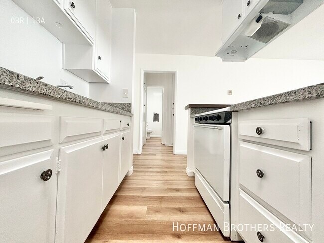 Foto del edificio - 1724 Winona Blvd