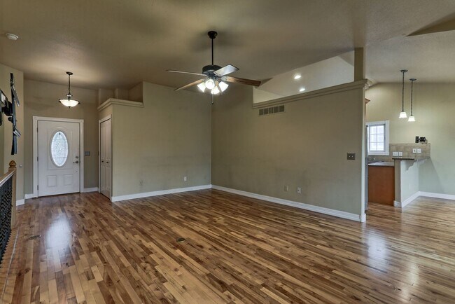 Foto del edificio - 4 Bedroom 3 Bath Ranch in Greeley