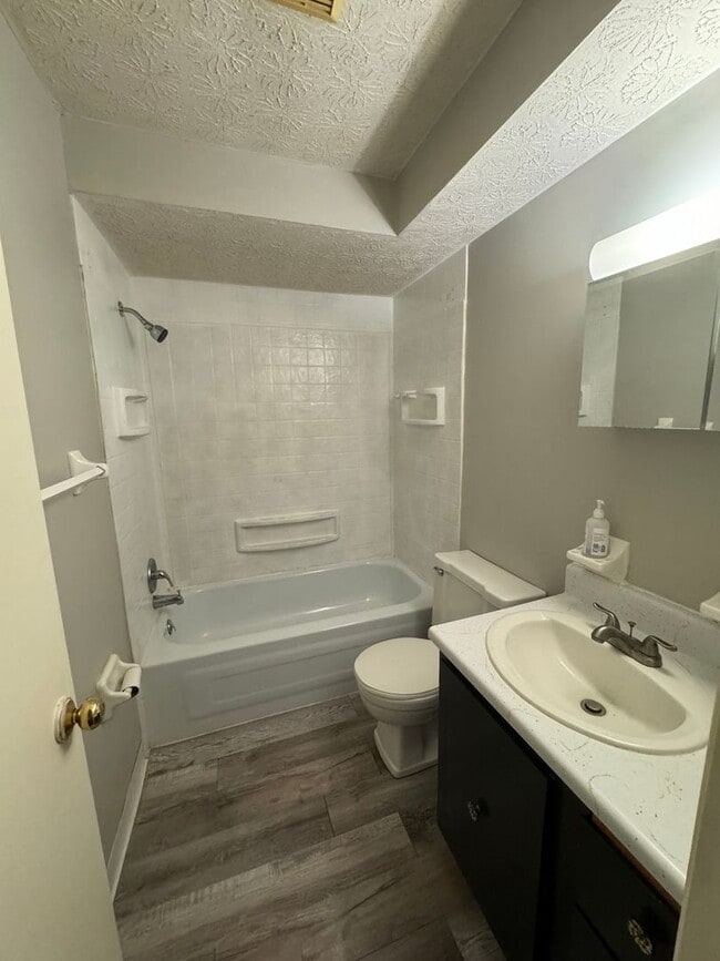 Interior Photo - Glenn Ave