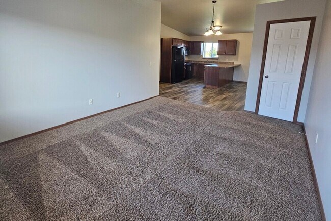 Segundo piso - Distribución del patio/sala de estar - Diamond Field Townhomes