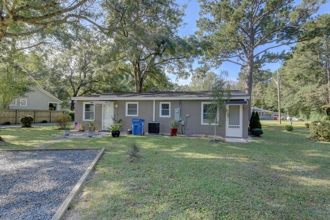 Building Photo - 144 Dogwood Dr