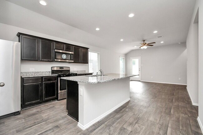 Foto del edificio - 9878 Laurel Lake Dr