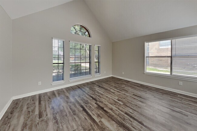 Foto del edificio - 3806 Village Oaks Dr