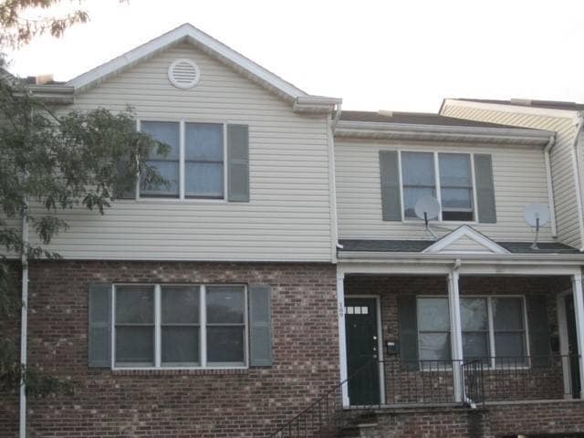 Primary Photo - 94 Halstead Ave