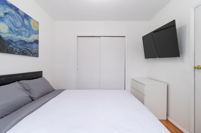 Foto del edificio - 315 E 95th St