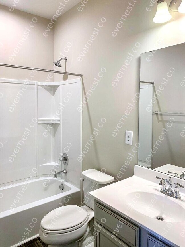Foto del edificio - Gorgeous 3-Bedroom Townhouse with Modern C...