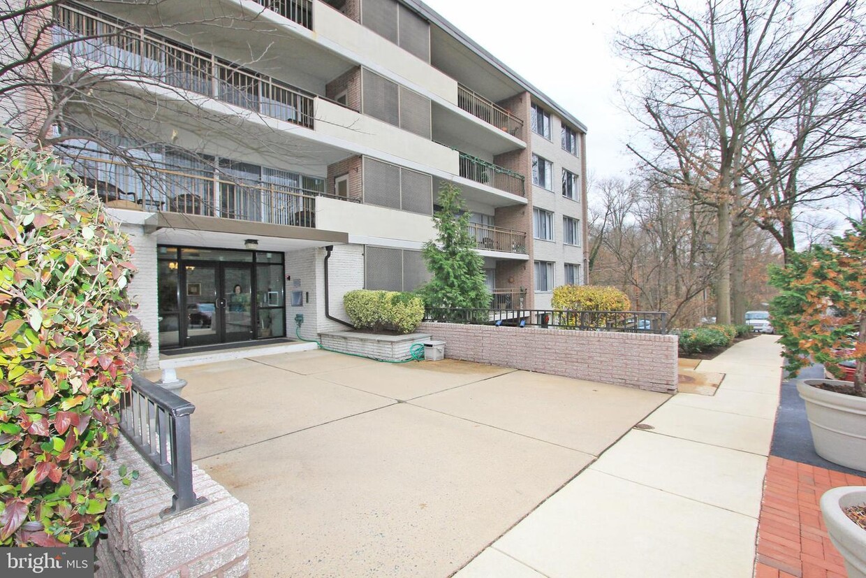 Primary Photo - 2300 Riddle Ave