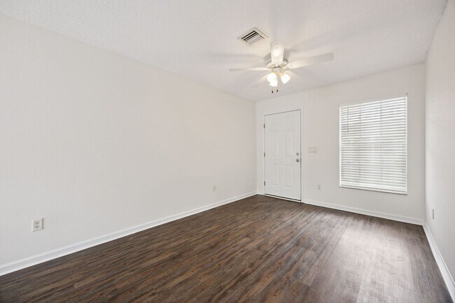 Building Photo - New rental