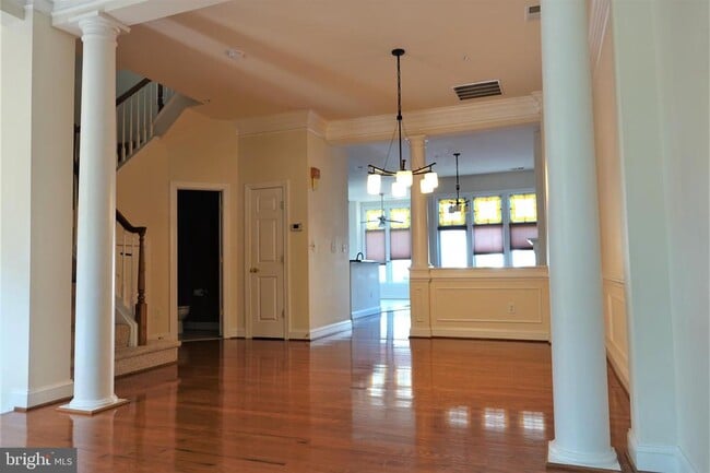 Building Photo - 1115 Crestfield Dr