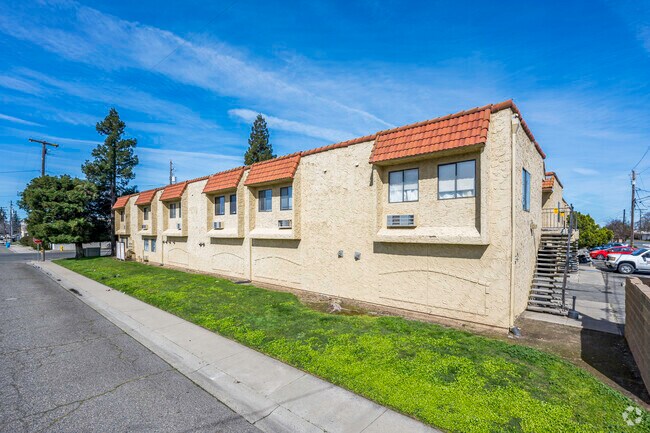 Primaria - Ramirez Court Apartments