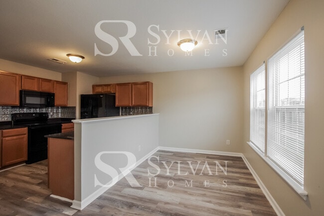 Building Photo - Enjoy Relaxation & Sophistication in this ...