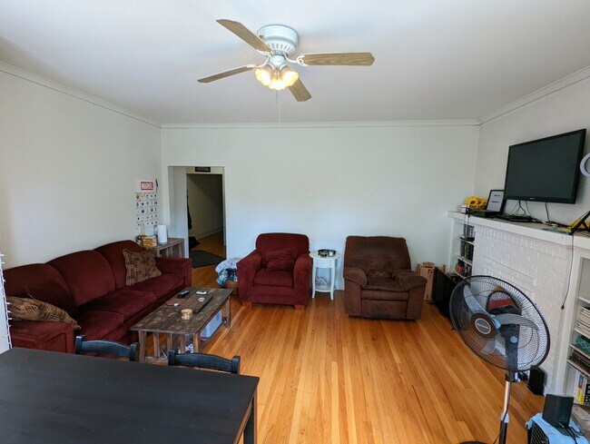 Building Photo - 1722 W Carmen Ave