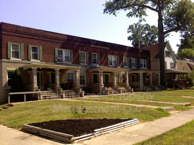 Building Photo - 2105 E 31st St