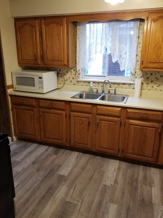 Kitchen - 2238 Lucina Ave House
