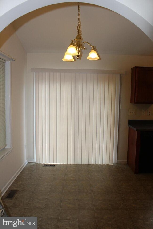 Building Photo - 737 Glen Cove Dr