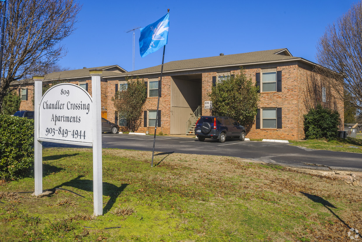 Primary Photo - Chandler Crossing Apartments